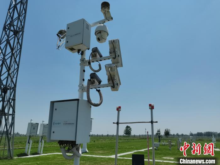 壽縣國家氣候觀象臺(tái)內(nèi)各種觀測設(shè)備?！侨?攝