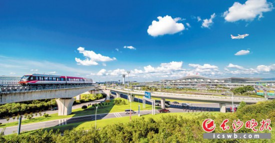 　　根據(jù)《實(shí)施意見》，長沙將建設(shè)聯(lián)通世界的航空樞紐，打造輻射全國的鐵路樞紐，深化綜合交通協(xié)調(diào)機(jī)制。    資料圖片