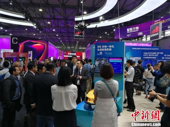雄安新區(qū)展臺吸引不少眾多觀眾駐足關注。　任柏松 攝