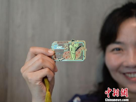 絲路主題餐廳內(nèi)推出的文創(chuàng)產(chǎn)品。　鐘欣 攝