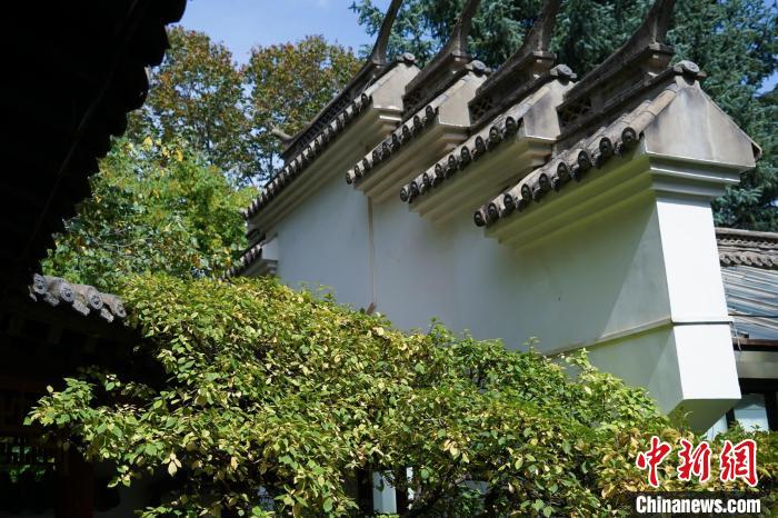圖為西寧園林植物園內(nèi)的蘇式風(fēng)格建筑?！●R銘言 攝