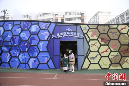 圖為西寧市第一中學(xué)濕地科普宣教館。　李江寧 攝