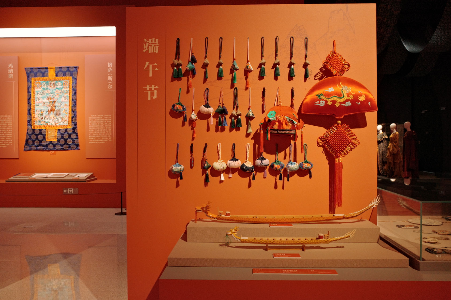 “氣象萬千——中國非遺保護(hù)實踐主題展”展示了端午節(jié)主題的非遺。人民網(wǎng)記者 劉微攝