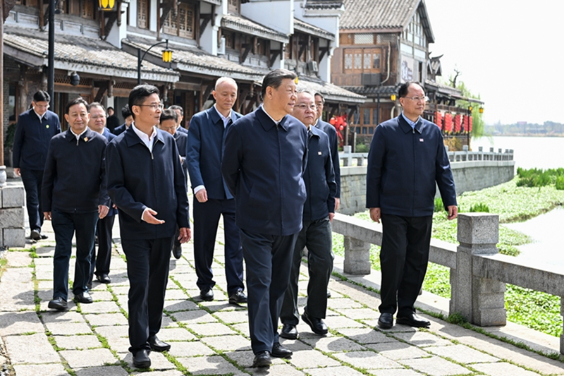 2024年3月19日，習(xí)近平總書(shū)記在湖南常德河街考察。