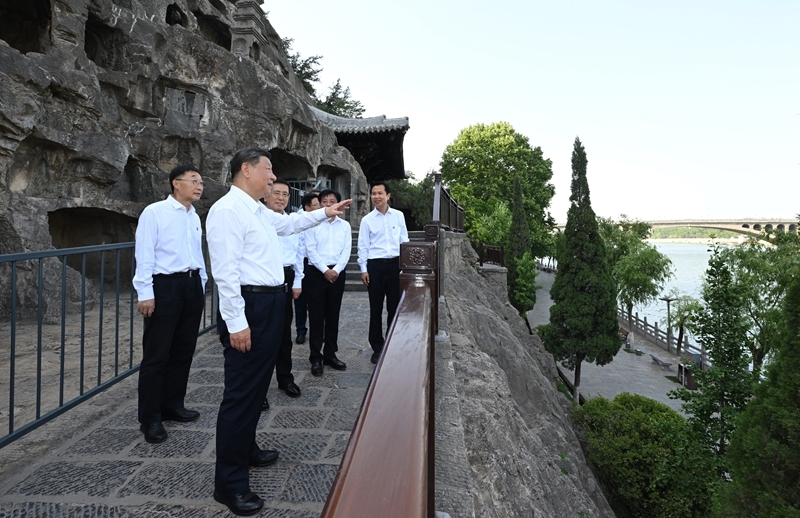 2025年5月19日至20日，中共中央總書記、國家主席、中央軍委主席習近平在河南考察。這是19日下午，習近平在洛陽龍門石窟考察。新華社記者 謝環(huán)馳 攝