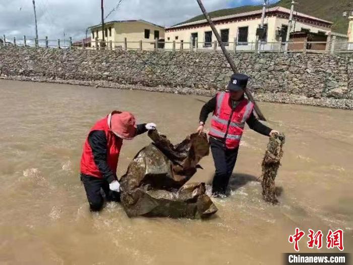 守護長江支流的青?！肮_義警”
