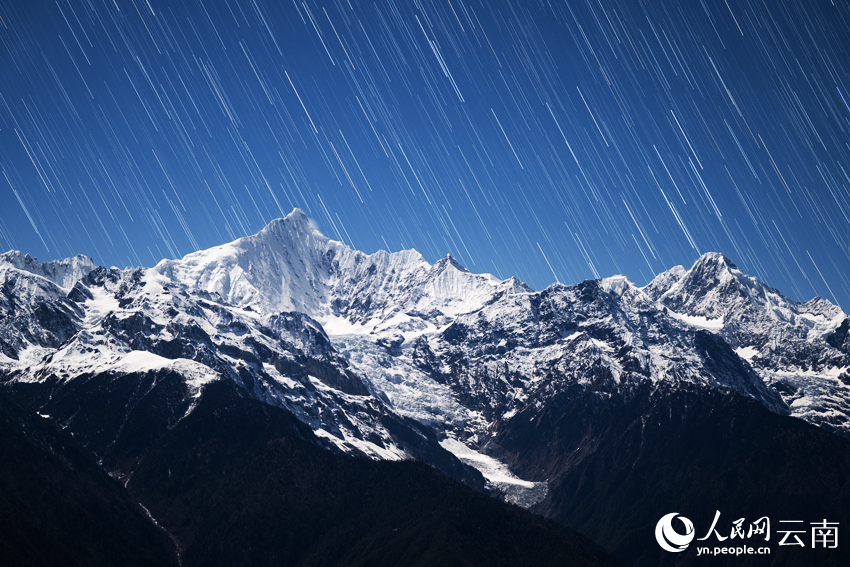 梅里雪山“星河流淌”奇觀。趙一舟攝