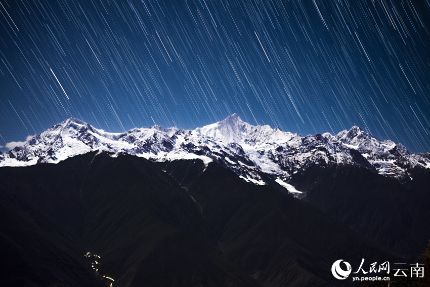 梅里雪山“星河流淌”奇觀。趙一舟攝