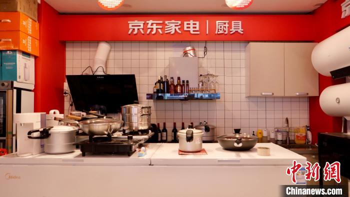 圖為店內(nèi)部分商品展示。　謝牧 攝