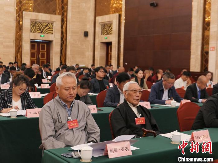 圖為西藏自治區(qū)各族各界慶祝中國共產(chǎn)黨成立100周年座談會現(xiàn)場?！≈x牧 攝