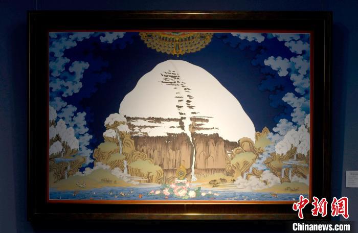 圖為5月16日，展覽中新創(chuàng)唐卡作品《岡底斯山》?！±盍?攝