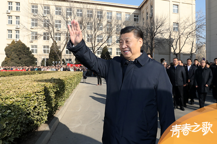 2019年1月17日，習(xí)近平在天津南開大學(xué)向?qū)W生揮手致意。